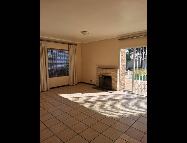 3 bed property to rent in TABLE VIEW